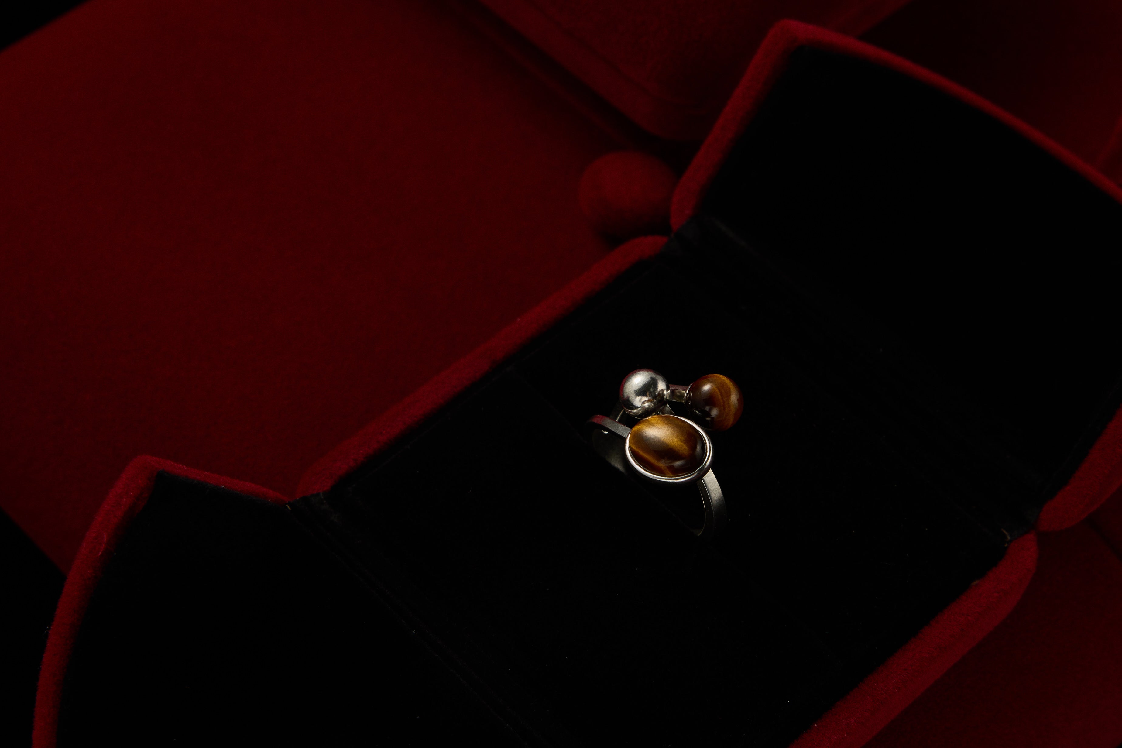 Silver ring with tiger eye stones